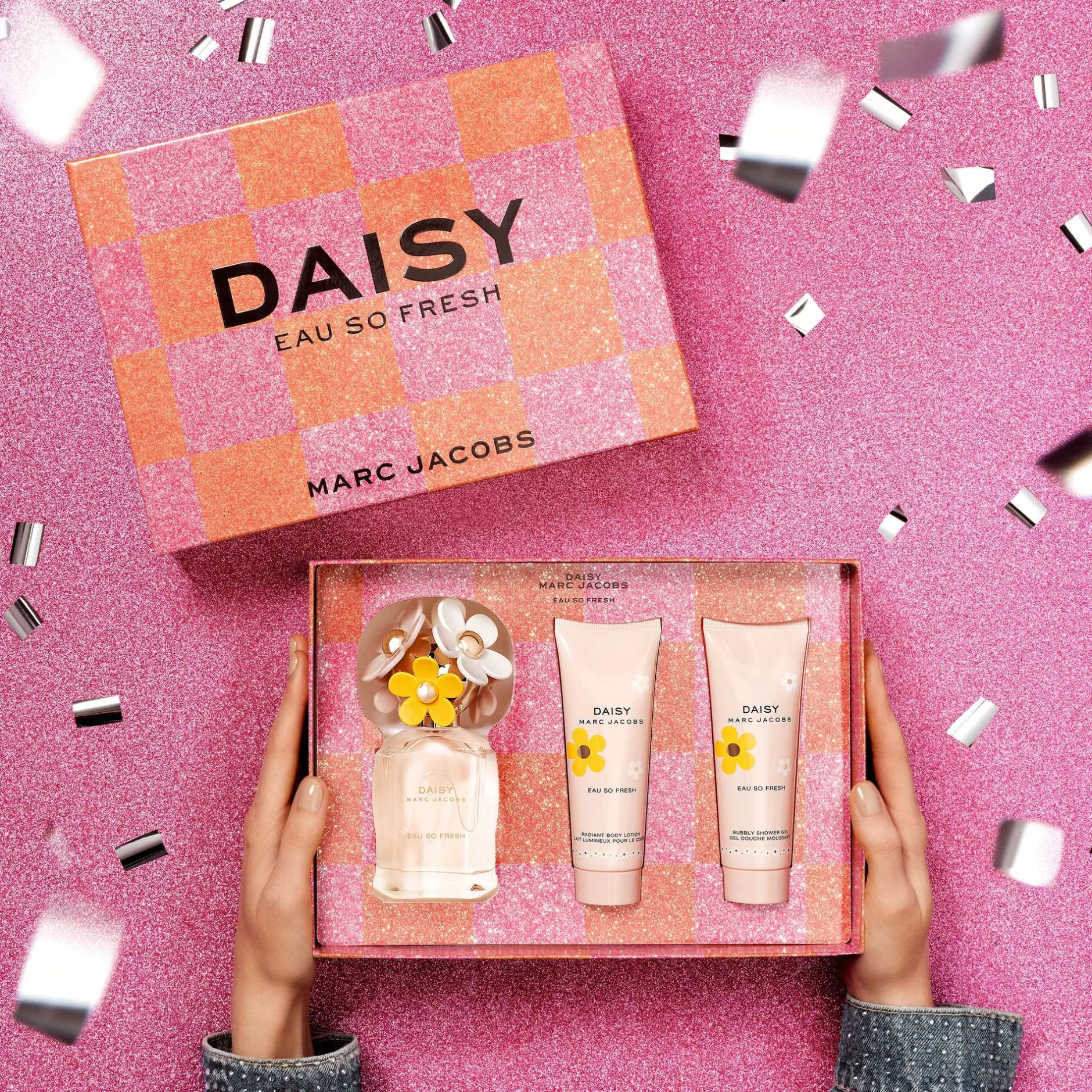 Marc Jacobs Daisy Eau So Fresh Eau de Toilette Spray 75ml Gift Set Hot